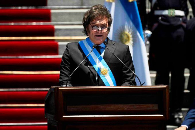 “No hay plata, no hay alternativa al ajuste», dijo Javier Milei tras asumir como presidente de Argentina