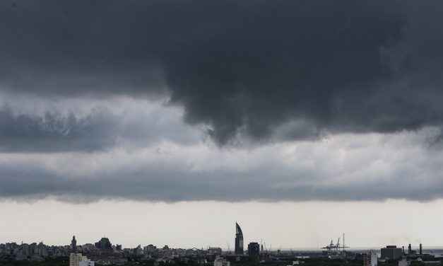 Inumet emitió «aviso especial» por tormentas fuertes a partir de la tarde y noche del martes