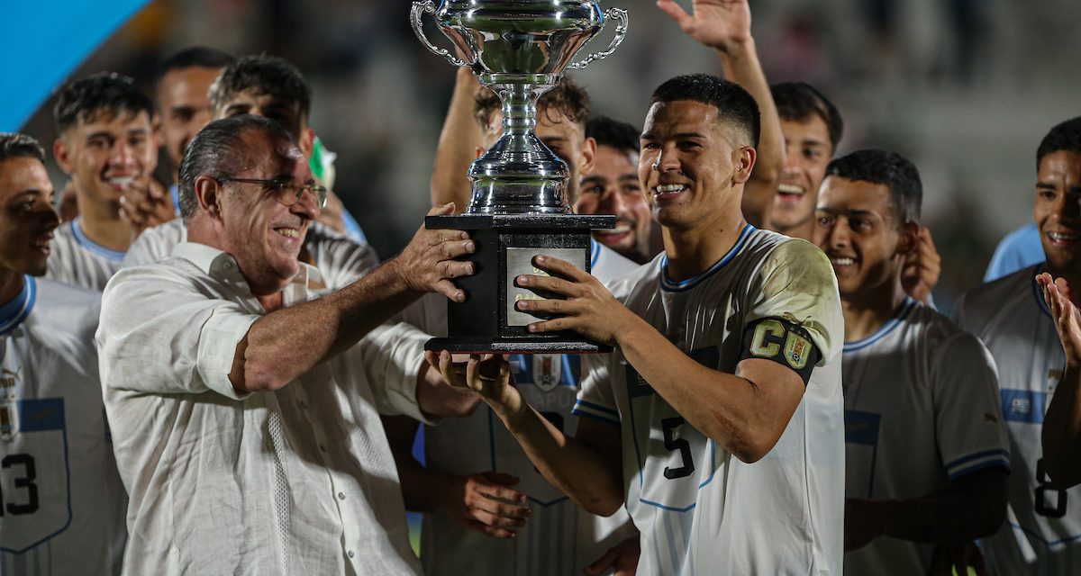 AUF presentó “La primera estrella”, la nueva camiseta de la selección uruguaya para el Preolímpico