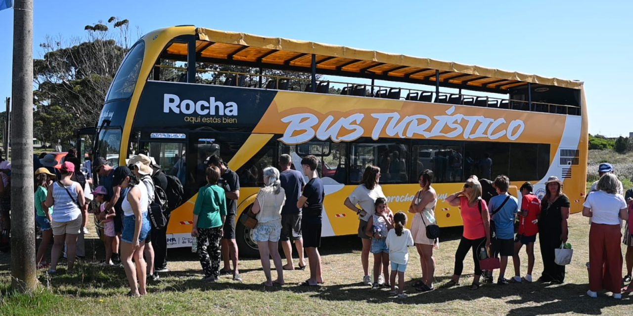Comenzó a funcionar un ómnibus turístico que une los balnearios de Rocha sin costo