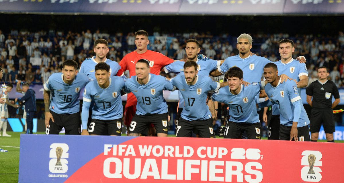 FIFA sancionó a la AUF por cánticos “discriminatorios”
