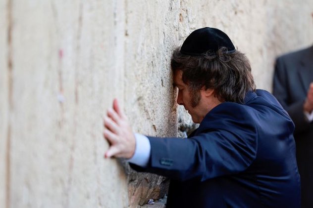 Javier Milei se emocionó en su visita al Muro de los Lamentos