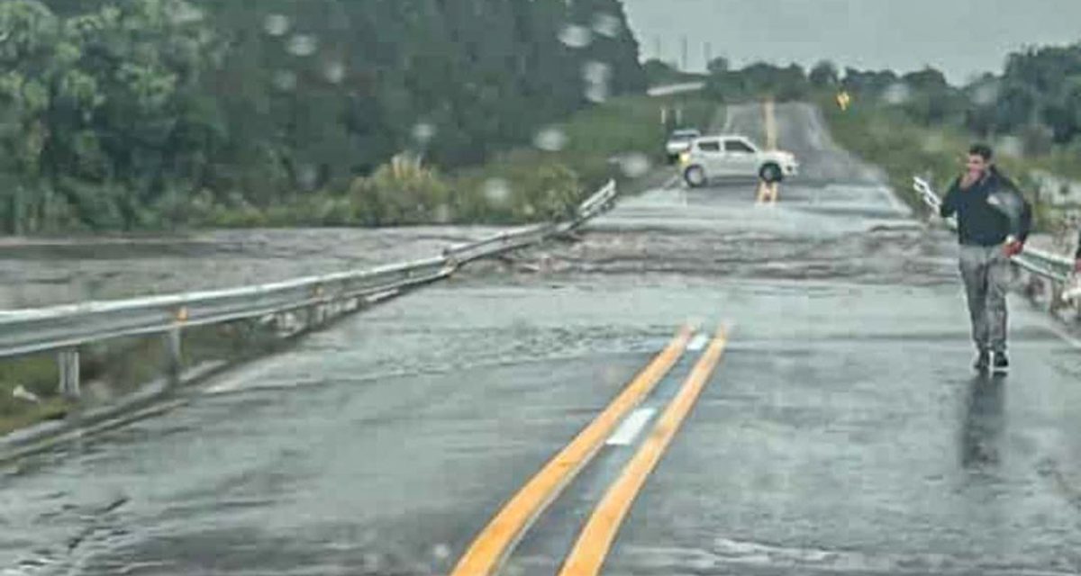 Varias rutas nacionales y caminos cortados tras las intensas lluvias