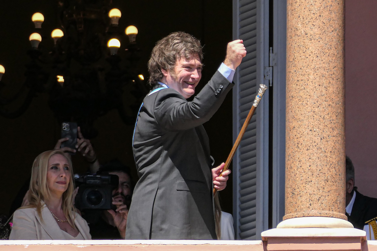 Milei vetó el aumento a las jubilaciones en Argentina - 970 Universal