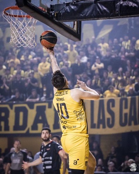 Emiliano Serres: “Estoy muy contento por el triunfo de ayer. Sabíamos que iba a ser durísimo. Ahora toca recuperar y pensar en el viernes. Sigo pensando que vamos a revertir la serie”