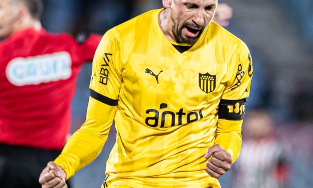 Peñarol remontó un partido bravo y sacó 8 de ventaja en la Anual