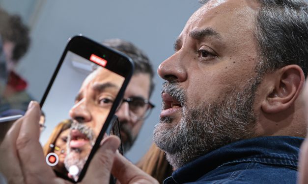 Charles Carrera renunció a su banca en el Senado luego que la Fiscalía pidiera su desafuero