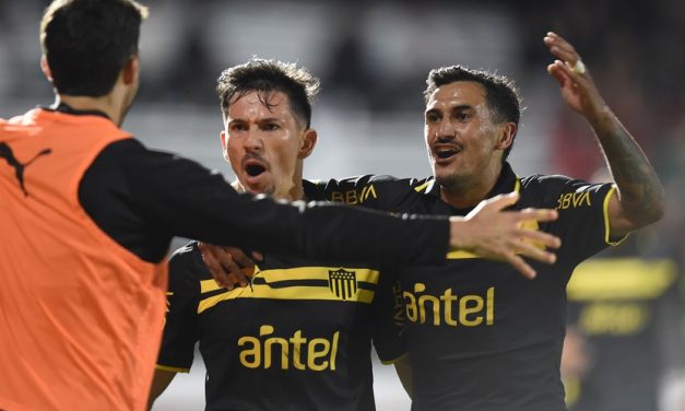 Peñarol se levantó rápido y sigue bien arriba en ambas tablas