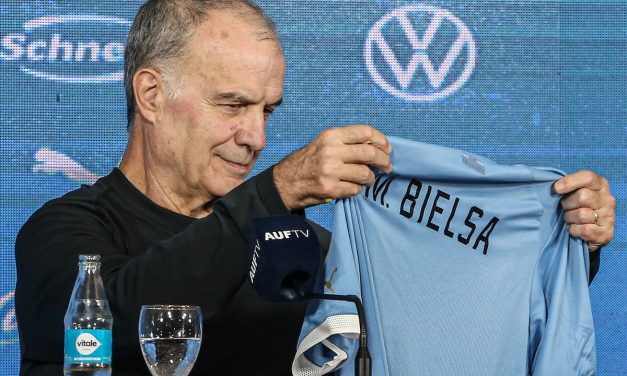 Bielsa confirmó la lista de 24 futbolistas convocados para los partidos ante Colombia y Brasil