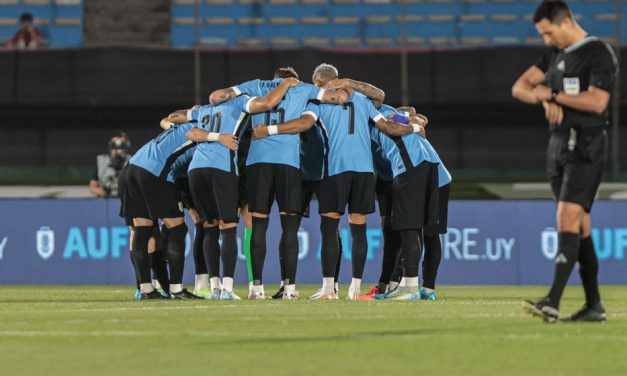 Este martes juega Uruguay en Bahía ante Brasil. Transmite 970 Universal con Kesman y Faría