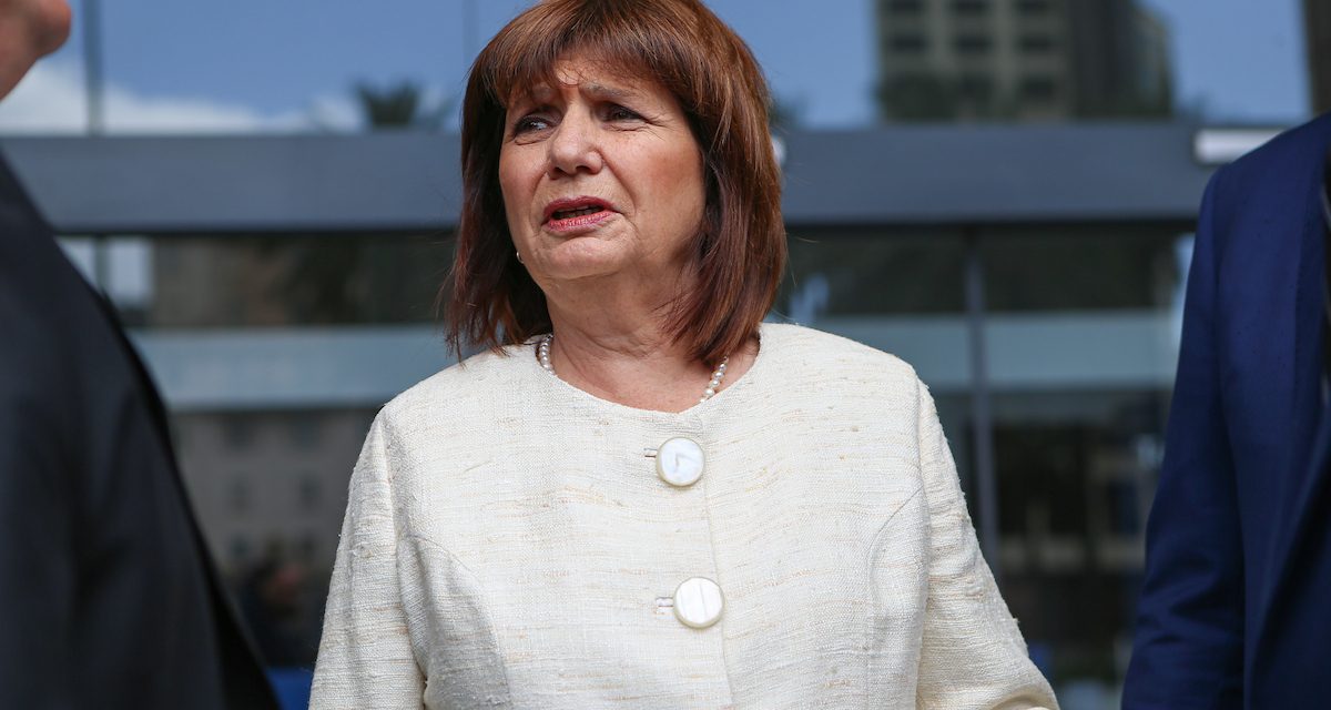 Preocupación en Argentina tras amenazas de “encapuchados con armas largas” a ministra de Seguridad Bullrich y gobernador de Santa Fe