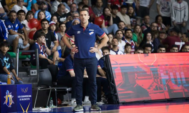 Álvaro Ponce: “Estoy muy feliz. Dimos lo mejor y nos quedamos con el título sudamericano. Es histórico para Nacional y el básquetbol uruguayo”