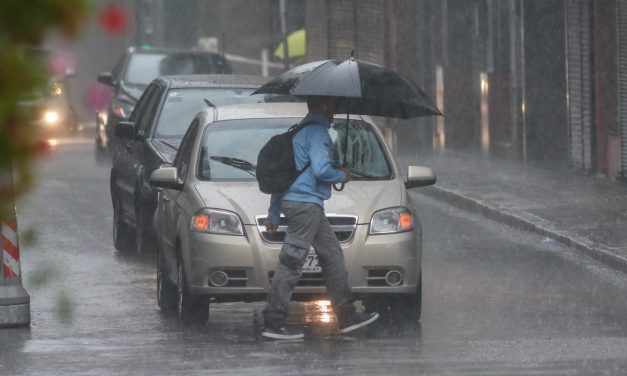 Críticas a la IMM por la tormenta que dejó autos flotando cerca de la ex Estación de AFE