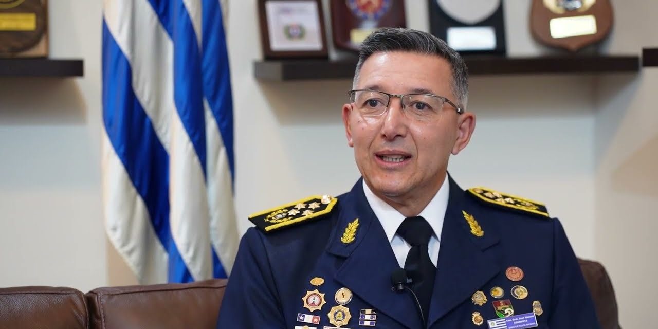 Interior: José Azambuya, continuará en su cargo como director de la Policía Nacional, una vez que asuma el gobierno de Yamandú Orsi