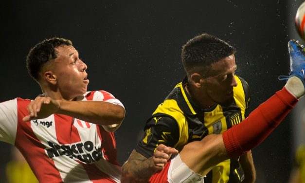 La mala puntería, un blooper y Correa le negaron el triunfo a Peñarol