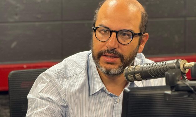 La desindexación de salarios propuesta por Oddone “no está” en el programa del FA, que “es la referencia para todos”, dijo Valdomir