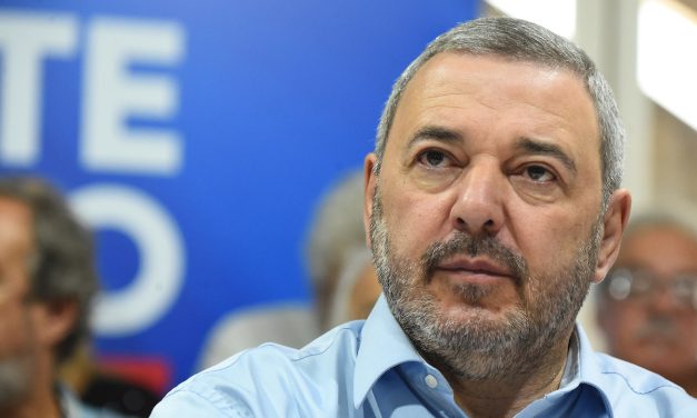 Bergara lanza su campaña este martes en la IMM y levantó las críticas de la oposición
