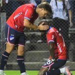 Nacional terminó pidiendo la hora pero le ganó a Racing y escala