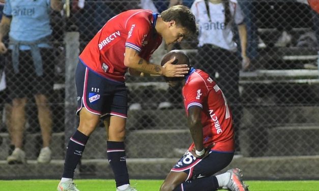 Nacional terminó pidiendo la hora pero le ganó a Racing y escala