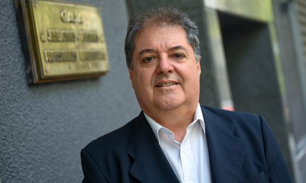 Presidente de la Caja de Profesionales discrepó que los sueldos del directorio sean honorarios