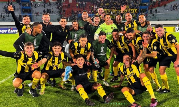 Peñarol goleó en Cochabamba y se acercó a octavos de Libertadores