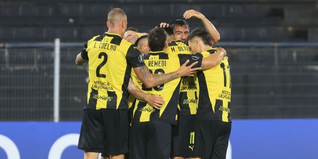 Libertadores: Peñarol remontó ante Olimpia y clasificó a octavos de final