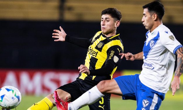 Libertadores: Peñarol no pudo con Vélez y avanzó segundo