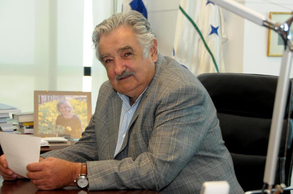 Autor de libro sobre Mujica dijo que «siempre tuvo un mensaje de mirar hacia delante”