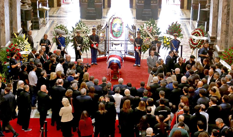 Continúa el velatorio de José Mujica en el Salón de los Pasos Perdidos