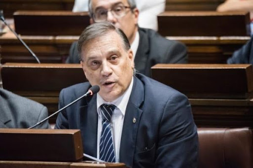 “Si se puede detectar un encendedor en el bolsillo, ¿Cómo no se puede detectar kilos de pirotecnia?”, dijo diputado del FA