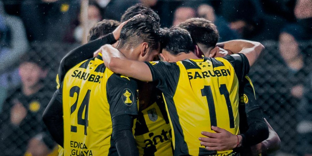 Póker en el Prado: Peñarol goleó a Racing y es líder del Clausura