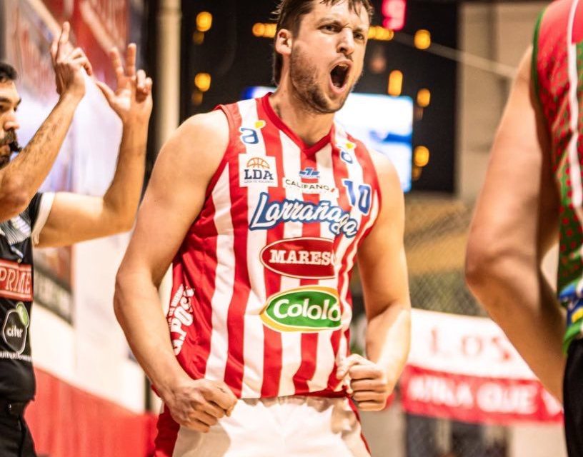 Joaquín Jones: «Estoy muy contento por el triunfo de ayer. Fue de esas noches que te sale todo. Sabíamos que iba a hacer un partido similar al último. Entrenamos mucho la confianza»