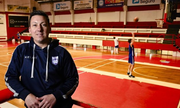 Fernando Martínez: “Estoy aprendiendo de estar del otro lado de la línea, para mí es todo nuevo, una etapa distinta. Soy de la vieja escuela, me gusta anotar a mano por si la tablet se tranca. Estoy sumando desde el lugar que me toca”