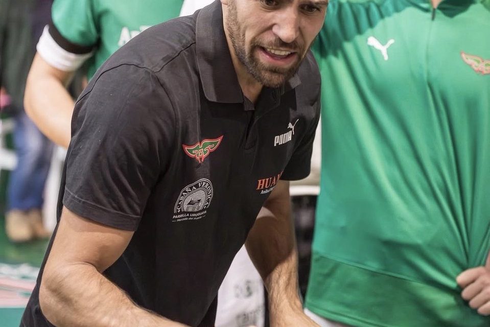 Germán Cortizas: “El equipo está fuerte y mentalizado, se nos vienen dos partidos importantes, el de hoy contra Macabi y el clásico. Armamos un plantel para estar en los primeros lugares de la Liga.”