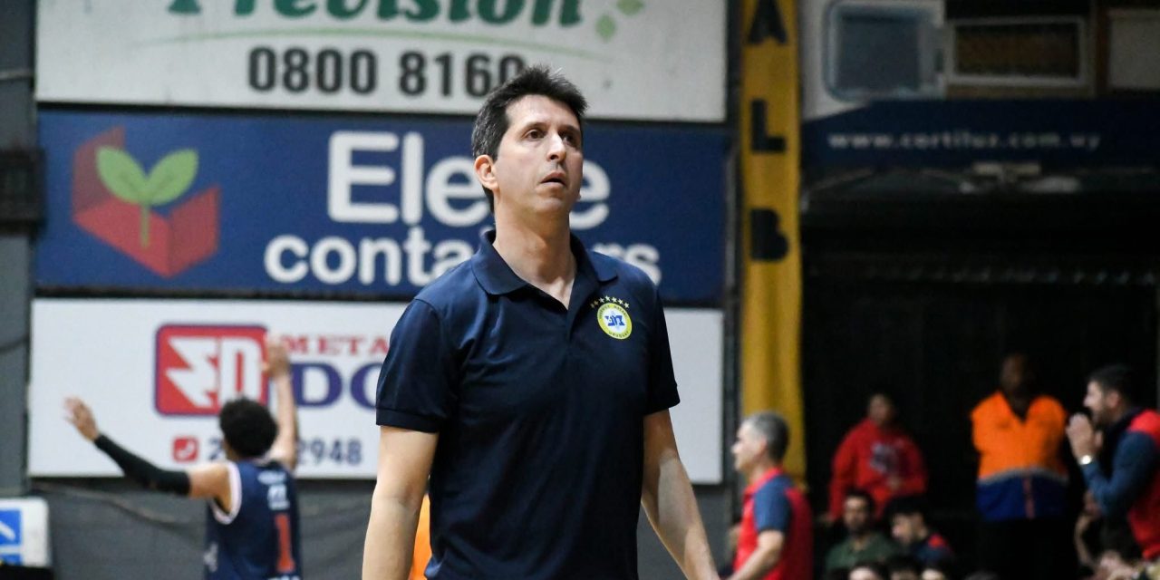 Leonardo Zylbersztein: “Ayer nos llevamos un gran triunfo de Urunday. El equipo ya estaba muy bien cuando se suspendió con Peñarol. De acuerdo al reglamento, no tengo duda de que deberían darnos el punto»