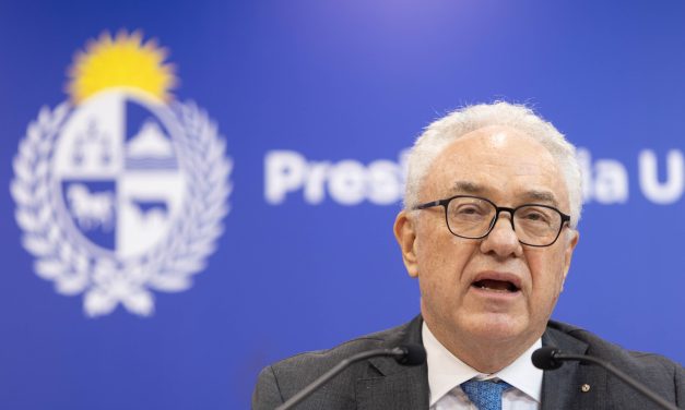 Orsi viaja a China con amplia delegación para incrementar flujo comercial y económico con el país asiático