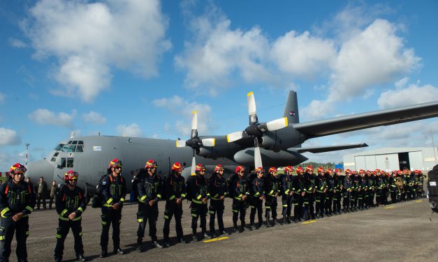 Retornaron bomberos que asistieron en incendios en Chile: “Supieron cumplir”, dijo el ministro del Interior
