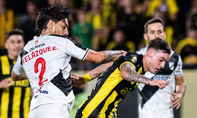 A mano: Peñarol y Danubio no se superaron en el Campeón del Siglo