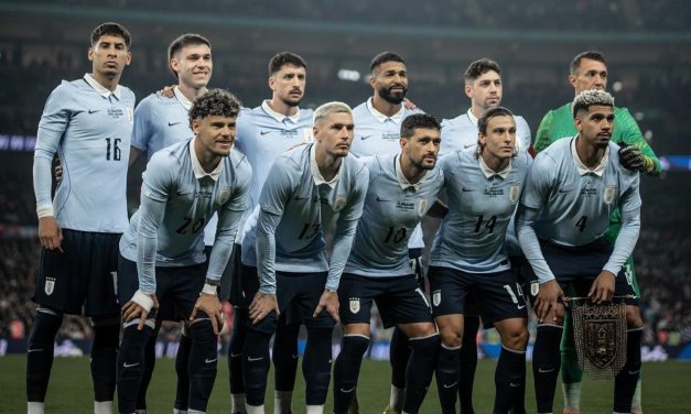 Uruguay silenció Wembley con un empate agónico de Valverde