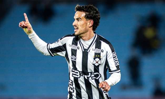 Peñarol no para de caer y Wanderers toma aire