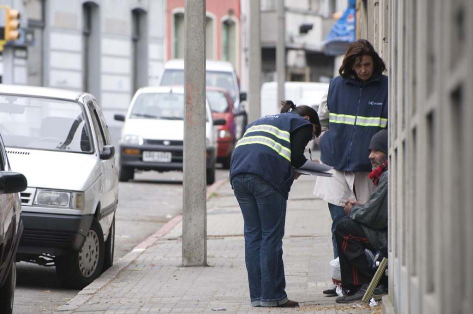 En plena alerta roja por personas en situación de calle, crecen las deudas del Mides con residenciales y trabajadores