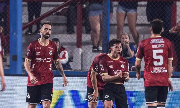 Wanderers se plantó en el Parque y Nacional sigue tambaleando