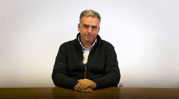 Oposición apunta al presidente de la República por irregularidades en sus viviendas
